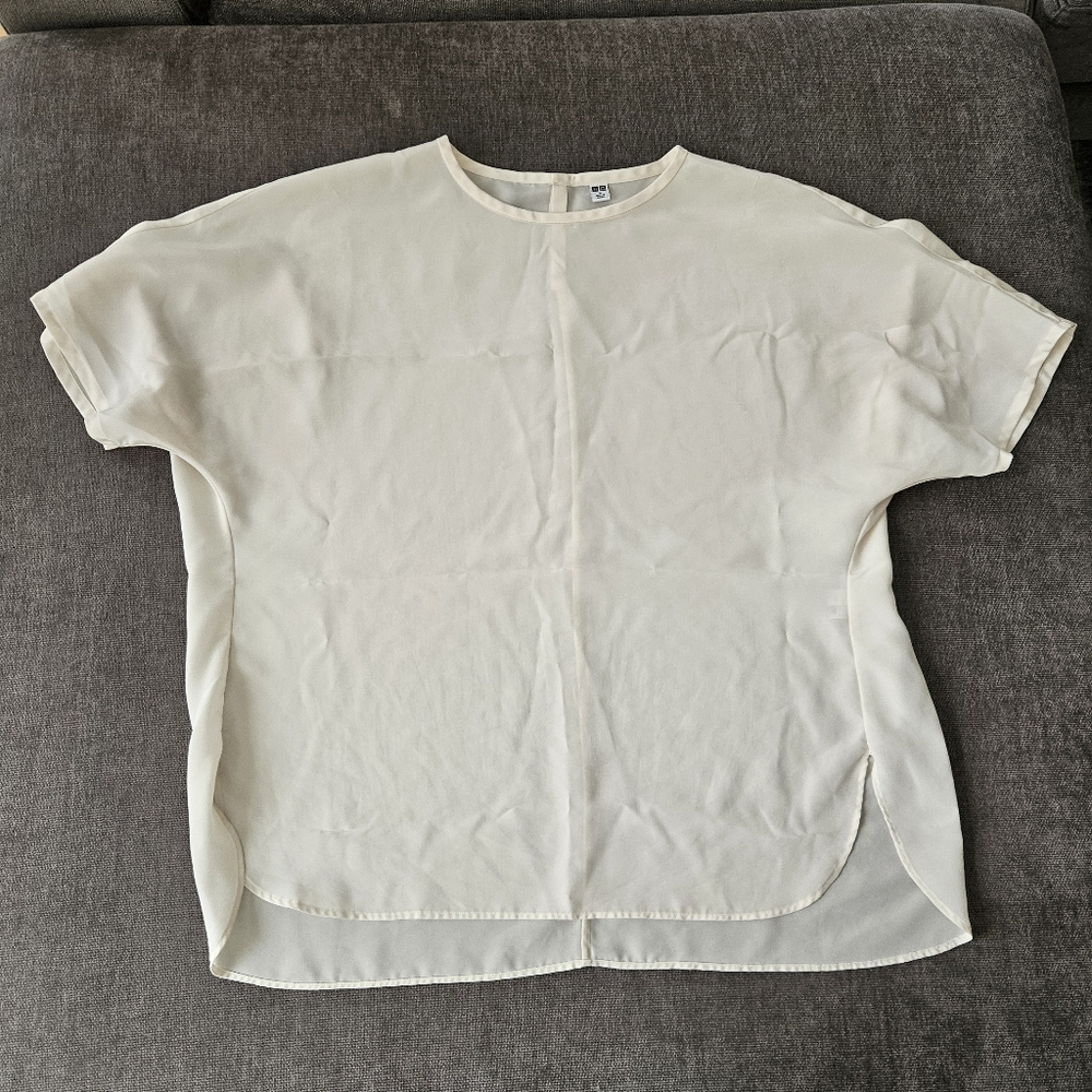 Uniqlo Ivory Short Sleeve Top